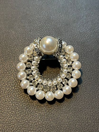 Pearl Ornament Brooch